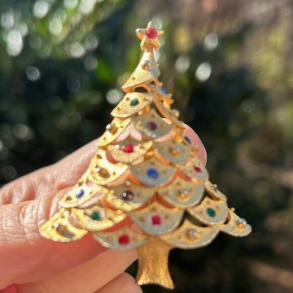 HOLIDAY🎄🎄J.J. JONETTE Brushed Gold Multi-Color Rhinestone Christmas Tree BROOC - Picture 2 of 9